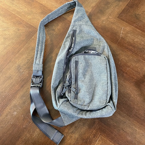 Vera Bradley Handbags - Vera Bradley Sling Backpack